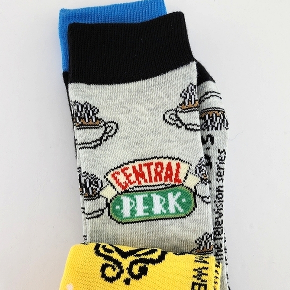 FRIENDS The TV Series Central Perk Men 3 Pack Crew Socks Multi-Color Size 8-12 - Picture 15 of 15